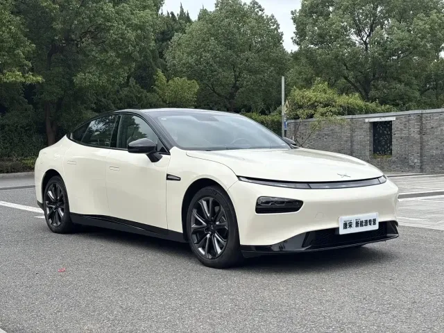 Xpeng P7 — Фото автомобиля 3