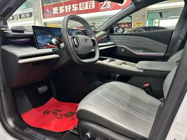 Geely Galaxy E8 — Фото автомобиля 4