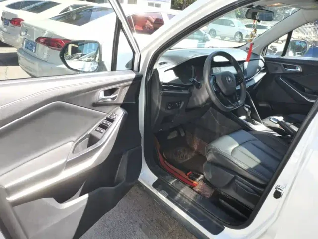 Changan CS15 — Фото автомобиля 15