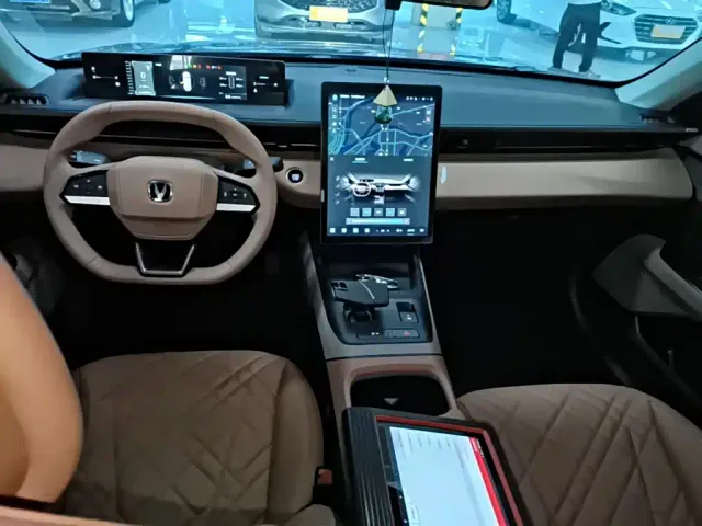 Changan Eado — Фото автомобиля 9