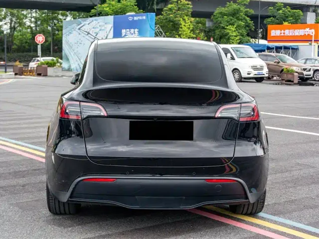 Tesla Model Y — Фото автомобиля 7