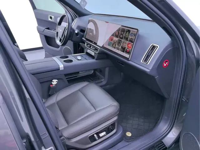 Li Auto L8 — Фото автомобиля 11