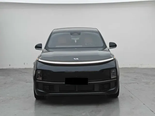 Li Auto L8 — Фото автомобиля 2