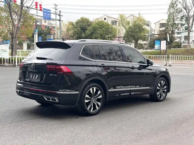 Volkswagen Tiguan L — Фото автомобиля 7