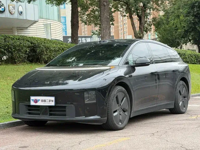 Фотография автомобиля — Li Auto i6