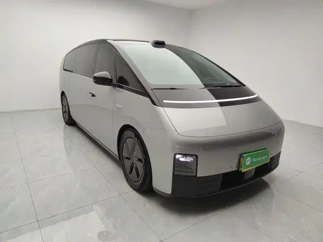 Li Auto MEGA — Фото автомобиля 3