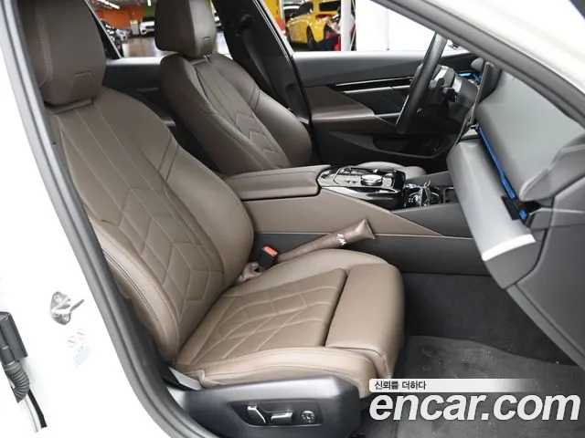 BMW 5 Series G60 — Фото автомобиля 10