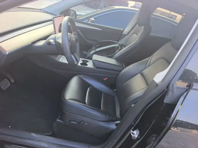 Tesla Model Y — Фото автомобиля 14