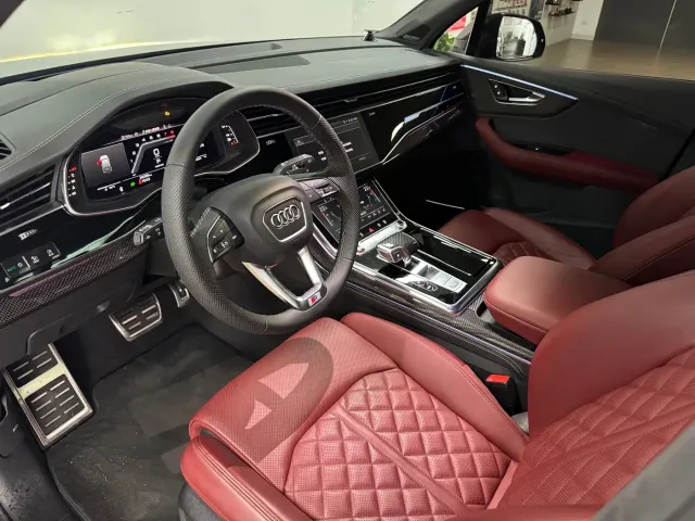 Audi SQ7 — Фото автомобиля 10
