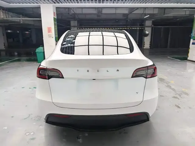 Tesla Model Y — Фото автомобиля 5