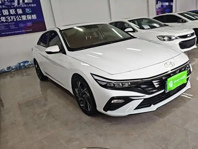 Hyundai Elantra — Фото автомобиля 3