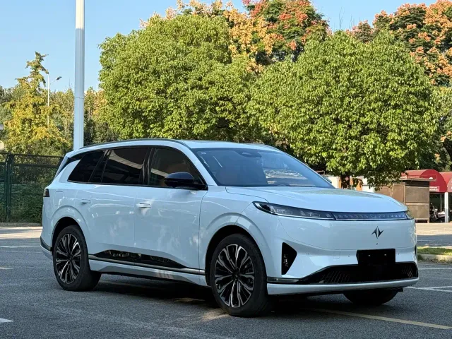 Dongfeng eπ 008 — Фото автомобиля 3