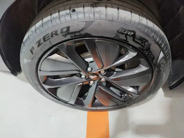 Li Auto L9 — Фото автомобиля 22