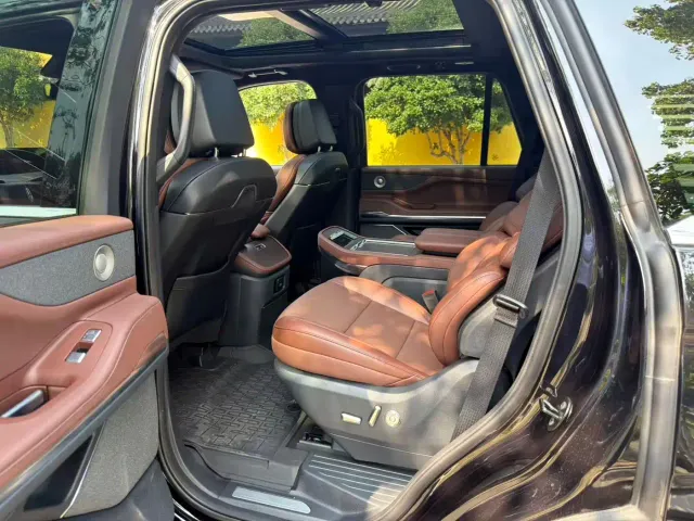 Lincoln Navigator — Фото автомобиля 9