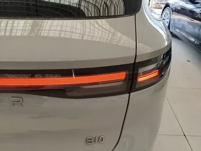 Leapmotor B10 — Фото автомобиля 7