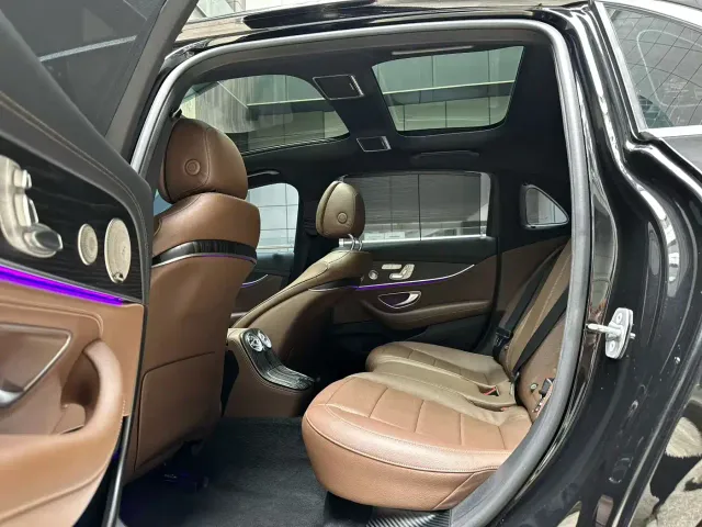 Mercedes-Benz E-Class — Фото автомобиля 6