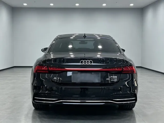 Audi A7L — Фото автомобиля 10