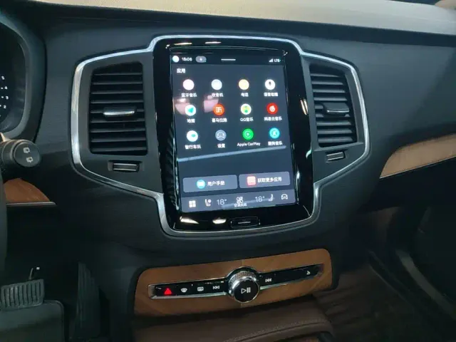 Volvo XC90 — Фото автомобиля 12