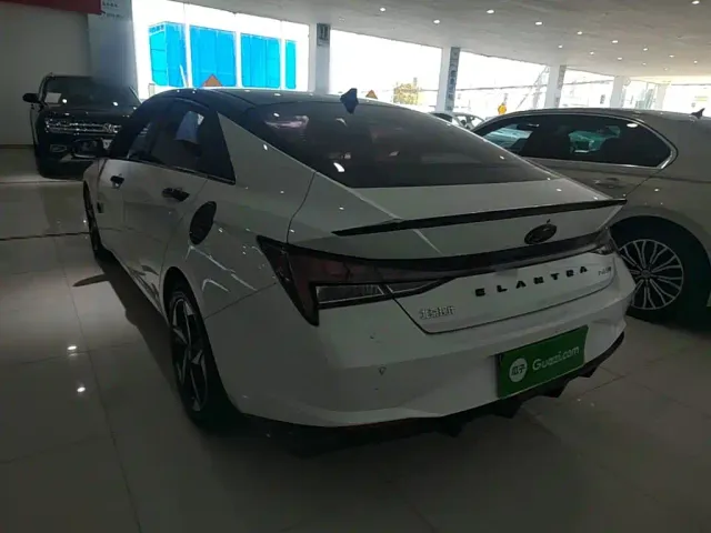 Hyundai Elantra — Фото автомобиля 4