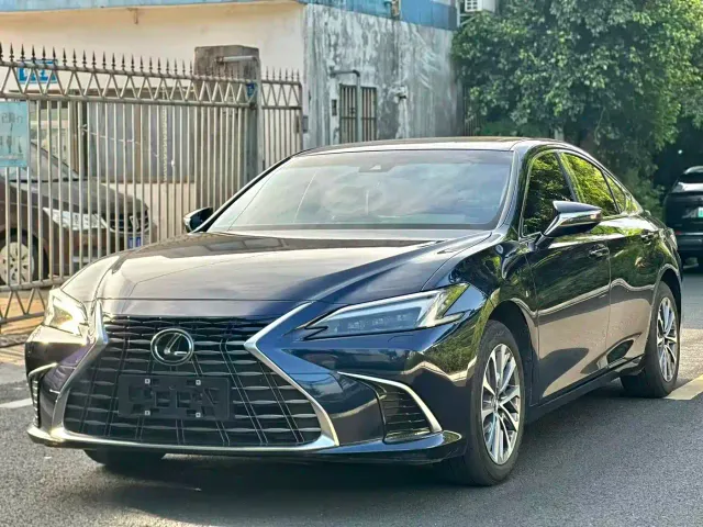 Lexus ES — Фото автомобиля 3