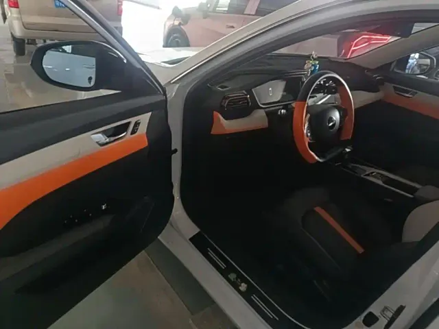 Dongfeng Yixuan — Фото автомобиля 15