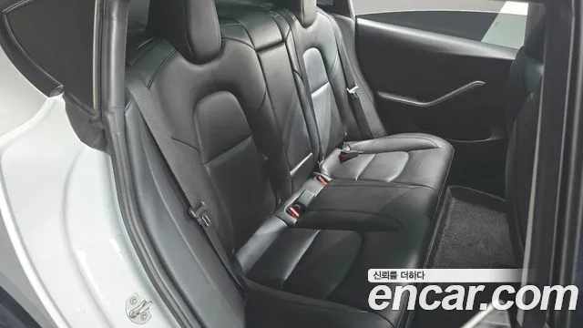 Tesla Model 3 — Фото автомобиля 12
