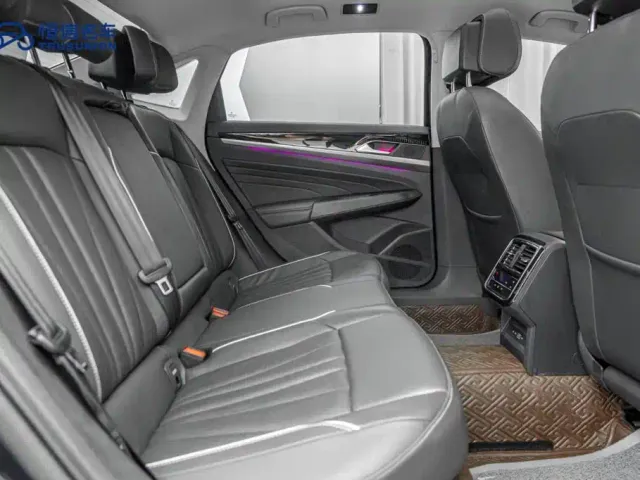 Volkswagen Passat — Фото автомобиля 16