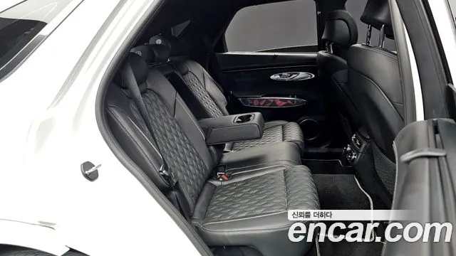 Genesis GV70 — Фото автомобиля 11
