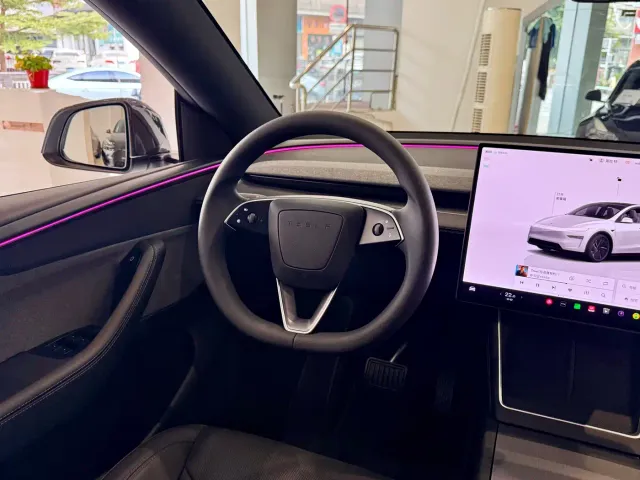 Tesla Model Y — Фото автомобиля 5