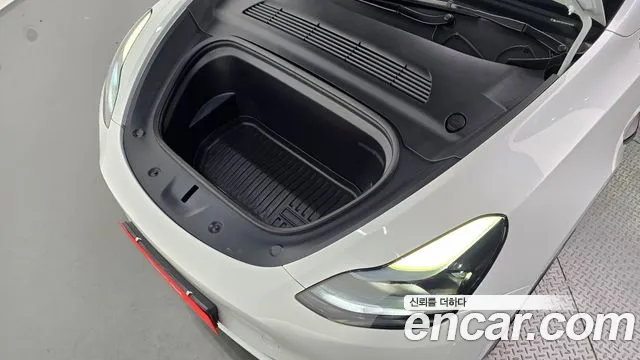 Tesla Model Y — Фото автомобиля 8
