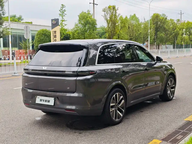 Li Auto L8 — Фото автомобиля 16