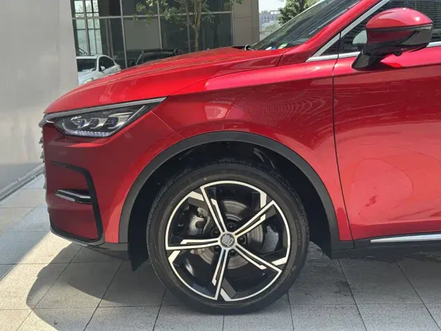 BYD Tang — Фото автомобиля 5