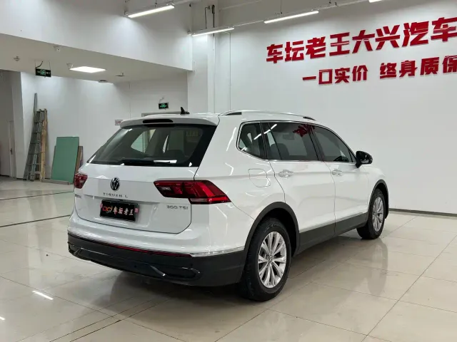 Volkswagen Tiguan L — Фото автомобиля 17