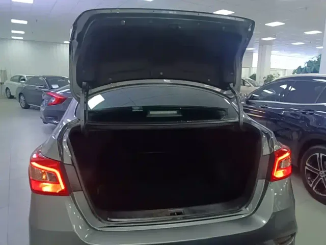 Nissan Sylphy — Фото автомобиля 18