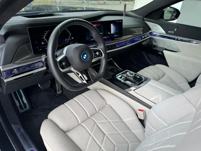 BMW i7 M70L — Фото автомобиля 10