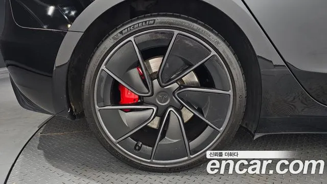 Tesla Model 3 — Фото автомобиля 5