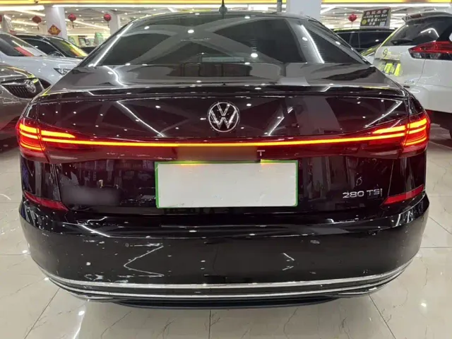 Volkswagen Passat — Фото автомобиля 7