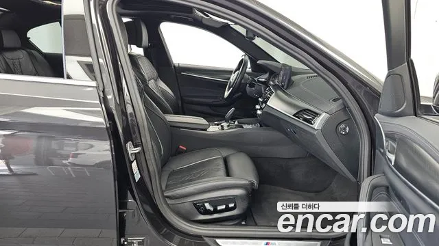 BMW 5 Series G30 — Фото автомобиля 11