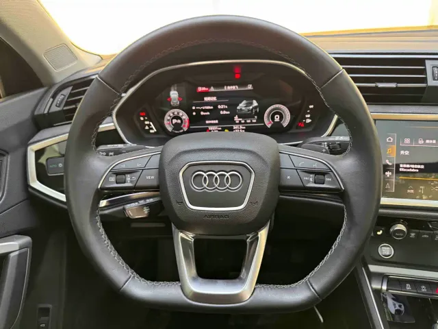 Audi Q3 — Фото автомобиля 12