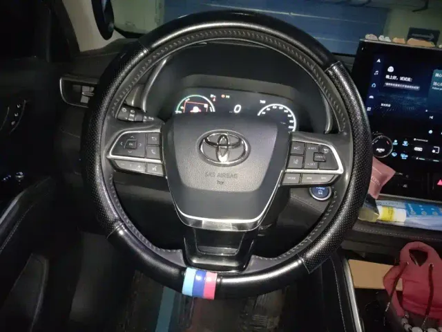 Toyota Highlander — Фото автомобиля 2