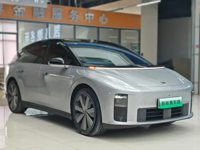 Li Auto i6 — Фото автомобиля 2