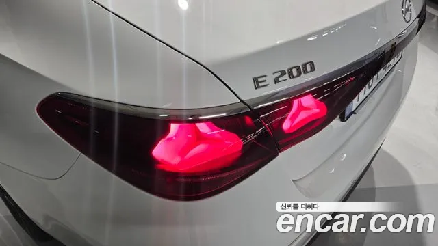 Mercedes-Benz E-Class W214 — Фото автомобиля 13