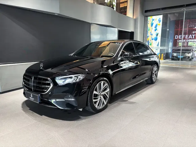 Фотография автомобиля — Mercedes-Benz E-Class