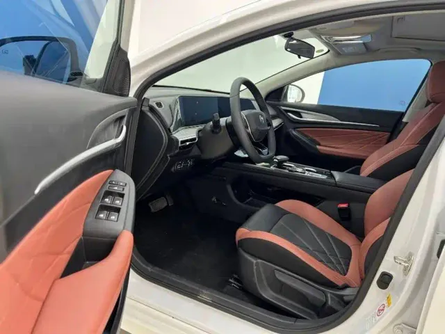 Changan Eado — Фото автомобиля 10