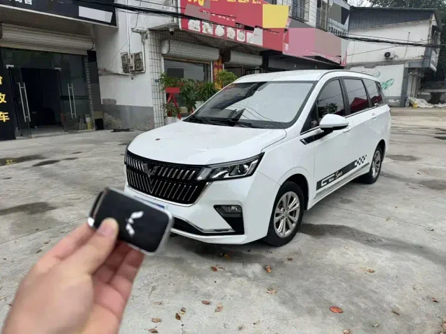 Фотография автомобиля — Wuling Jiachen