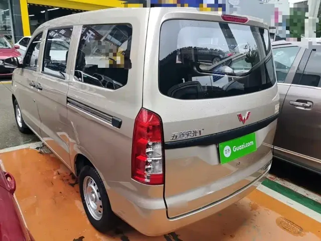 Wuling Hongguang V — Фото автомобиля 4