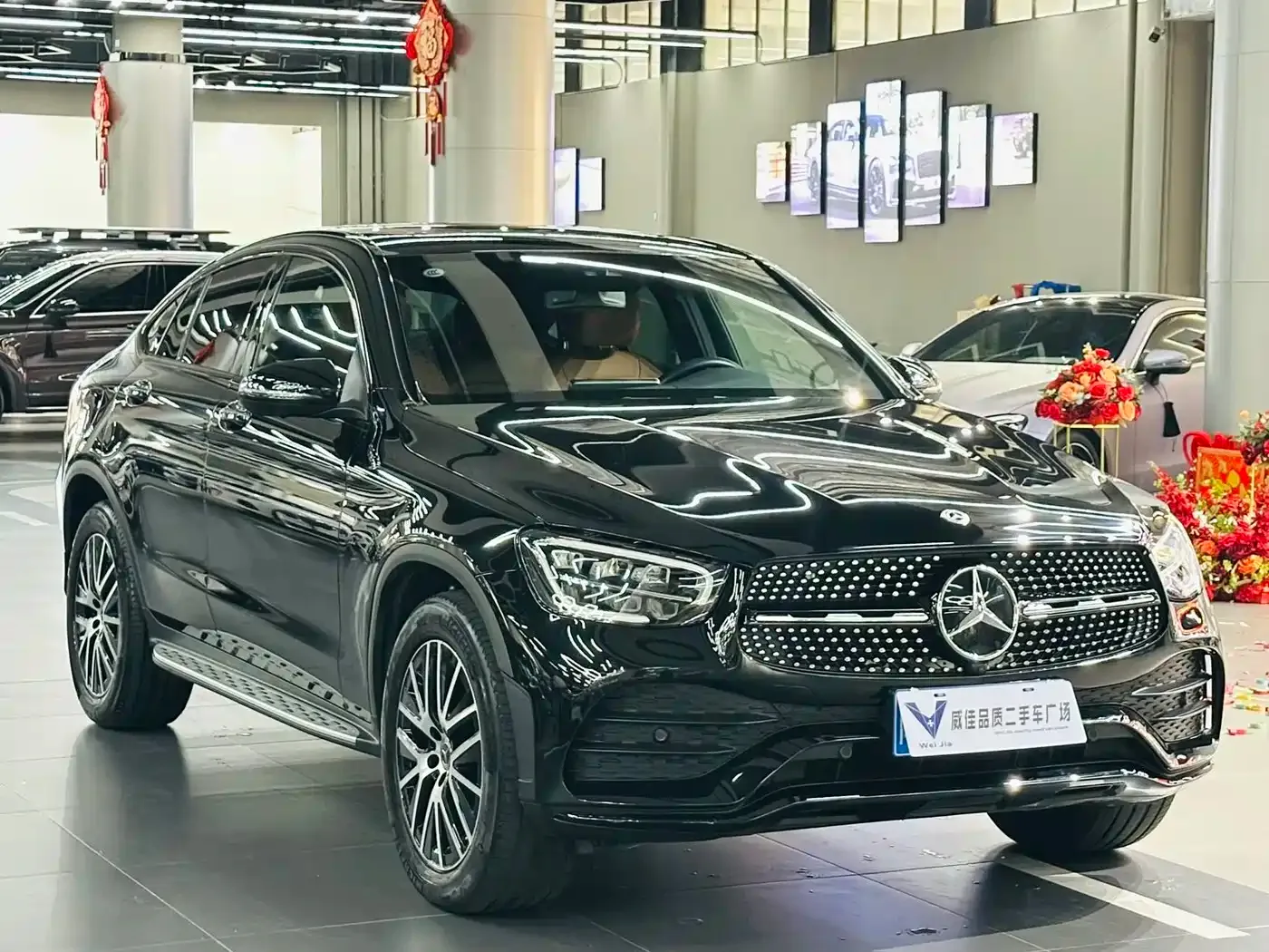 Mercedes-Benz Mercedes-Benz GLC Coupe 2023 Model GLC 300 4MATIC Coupe SUV — Фото автомобиля 3