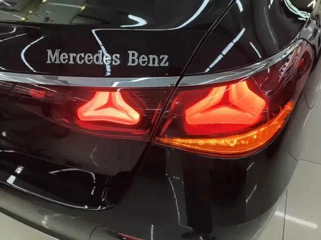 Mercedes-Benz E-Class — Фото автомобиля 7