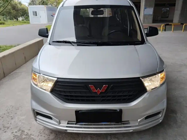 Wuling Hongguang V — Фото автомобиля 2