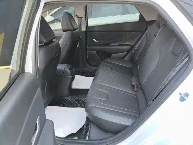 Hyundai Elantra — Фото автомобиля 16